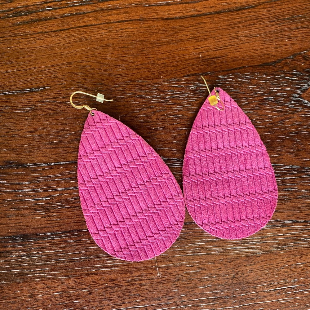 Nickel and suede pink pepper cord leather teardrop earrings size large